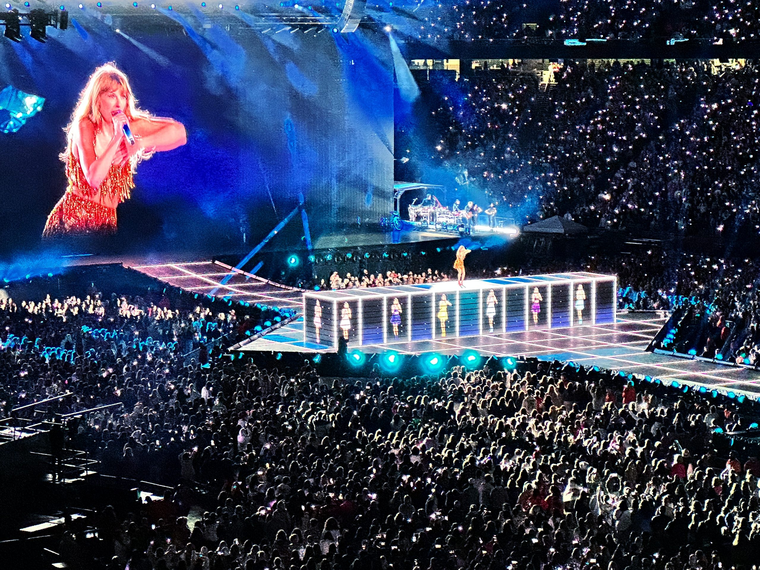 LEGO IDEAS - Taylor Swift's Reputation Stadium Tour